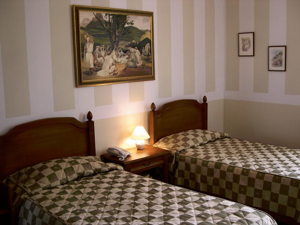 Hotel Piccolo Mondo Bucareste Quarto foto